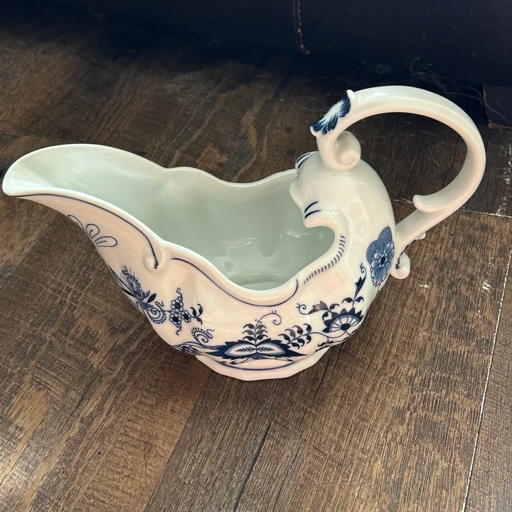 Blue Danube Blue Onion Japan Large Gravy Boat Porcelain Scalloped
